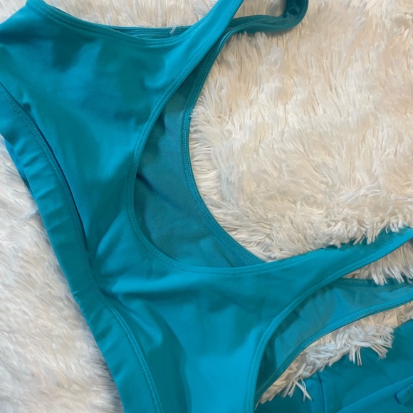 Women’s, 2 piece sports bra & leggings set - Picture 9 of 10